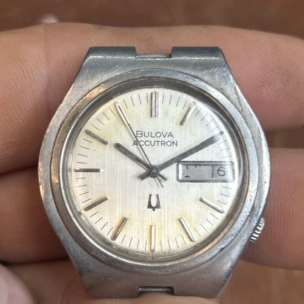 1973 Bulova Accutron N3 Day-Date Linen Dial Watch Cal 2182 Parts or Repair